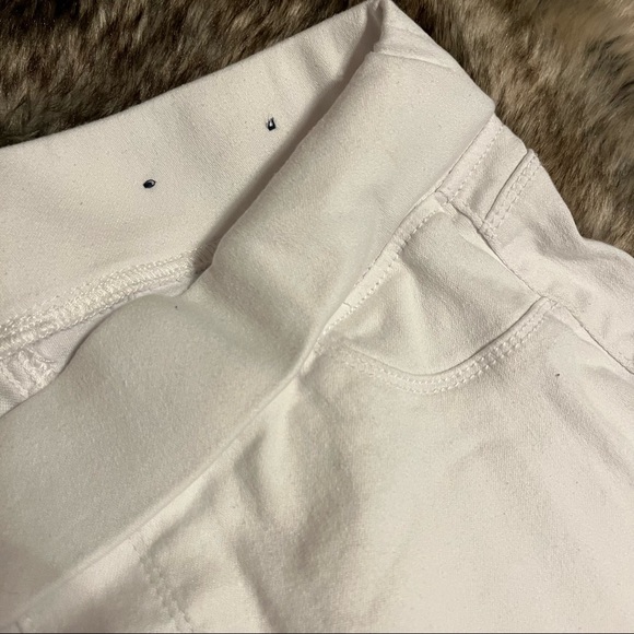 Avenue Pull On Ankle White Denim Jeans - Picture 6 of 8